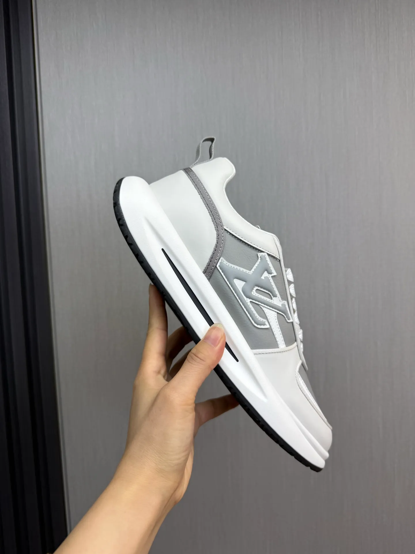 Men's shoes 💰820💰 Lv. Top purchasing agent 🇮🇹 Louis Vuitton, sports shoes counter synchronization, uppers imported from Italy, high-quality splicing and complex handicrafts, imported mesh pads are soft and comfortable, soles: original factory special soles, TPU exclusive movable molded soles super comfortable, original factory single goods, 🔍🔍high quality, you can enter and exit the counter at will, welcome to compare, code number 38-44 (Customized 38.45)
